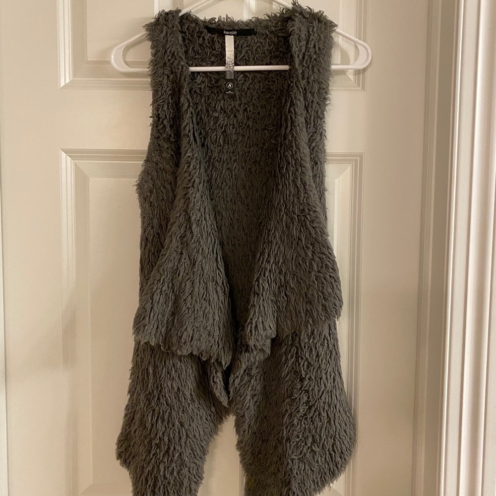 Kenzie Gray Shaggy Faux Fur Vest size small